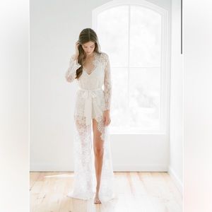 Girl & A Serious Dream Swan Queen Lace Robe